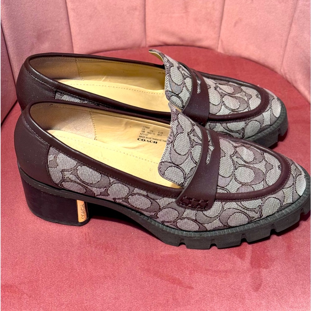 Coach shoes almost new